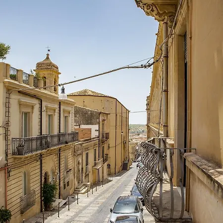 Cavour By Wonderful Italy Noto